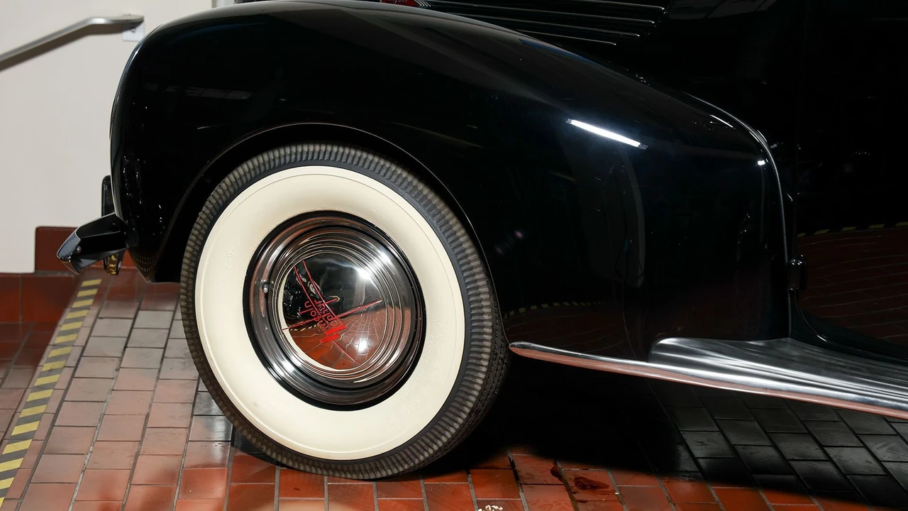 1938 Lincoln Zephyr - Image 2 of 31