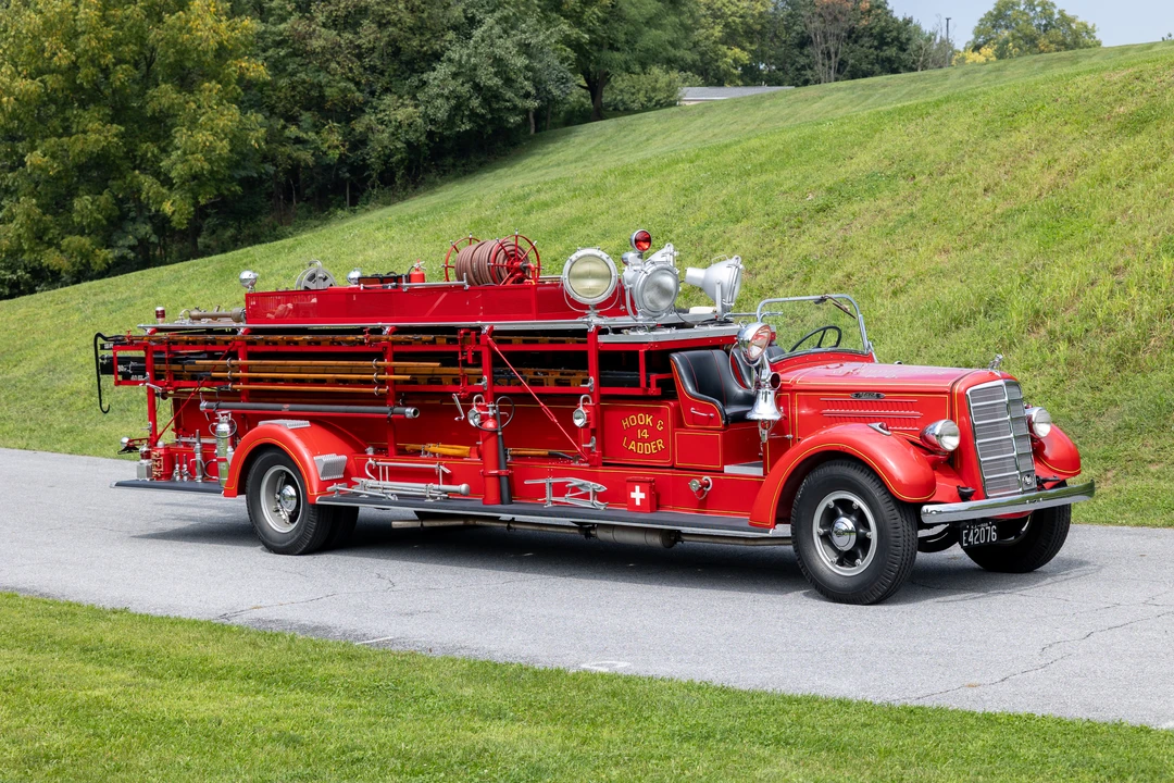 1938 Mack - Image 2 of 31