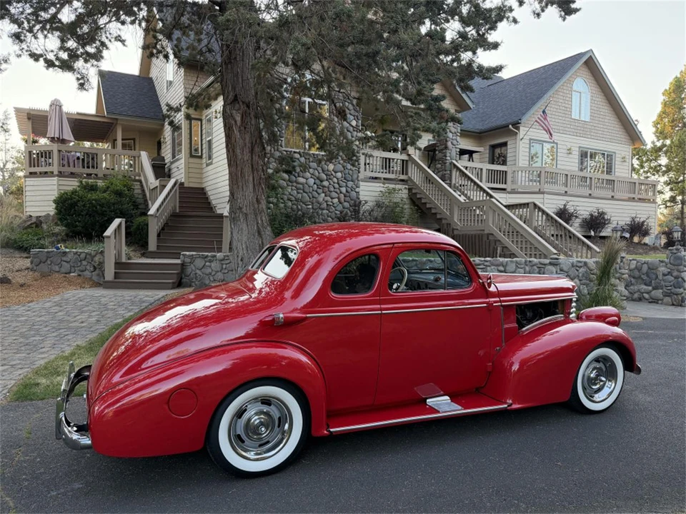 1938 Oldsmobile Custom Cruiser - Image 4 of 10