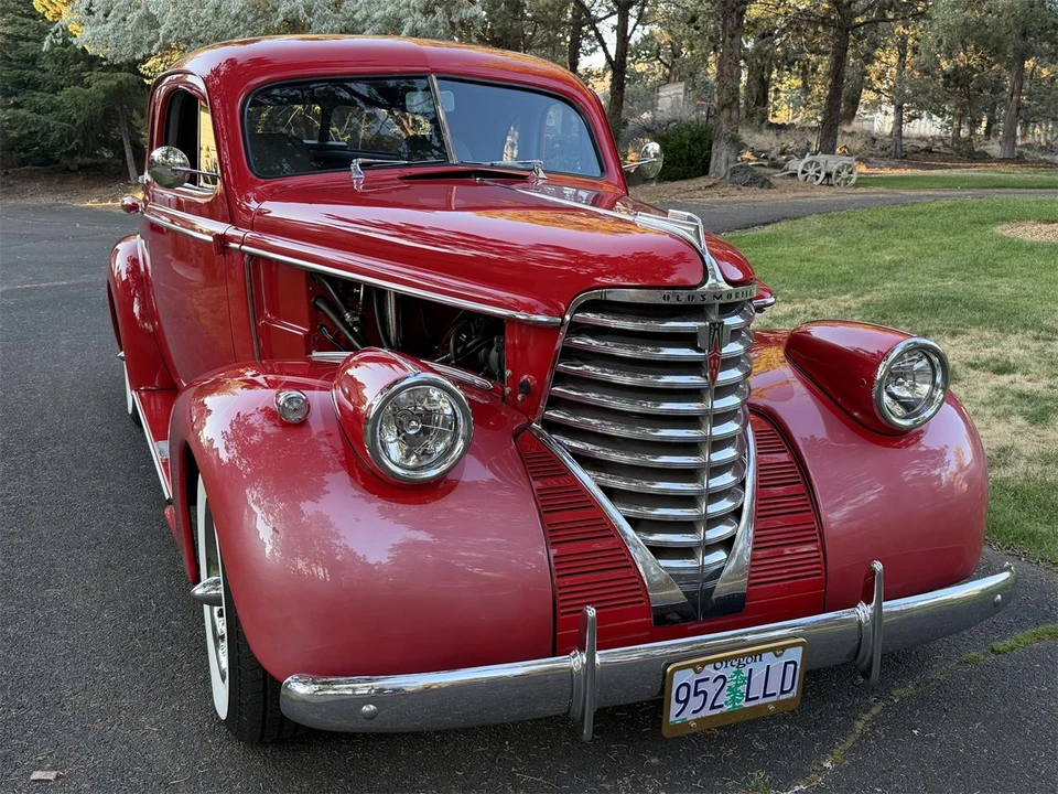1938 Oldsmobile Custom Cruiser - Image 10 of 21
