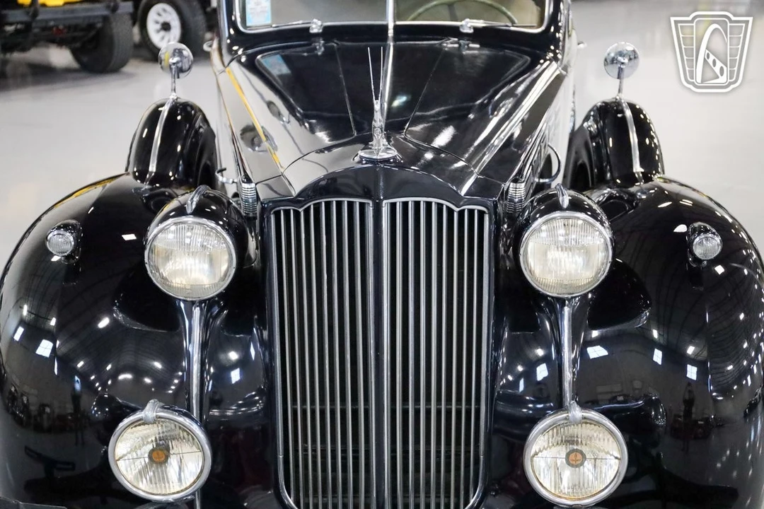 1938 Packard Eight - Image 8 of 12