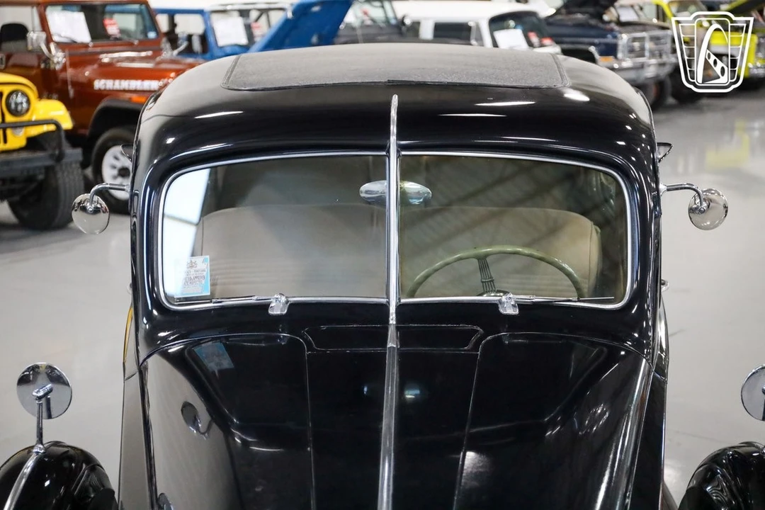 1938 Packard Eight - Image 7 of 12