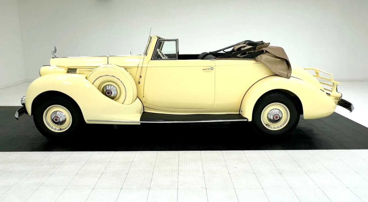 1938 Packard - Image 4 of 31