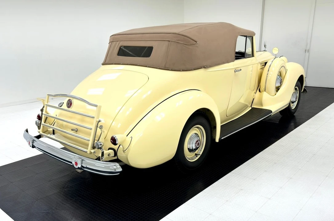 1938 Packard - Image 8 of 31