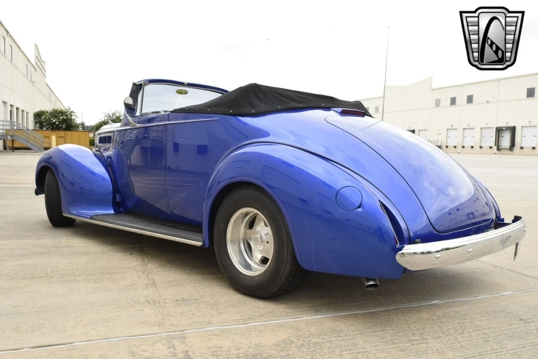 1938 Packard Eight - Image 8 of 12