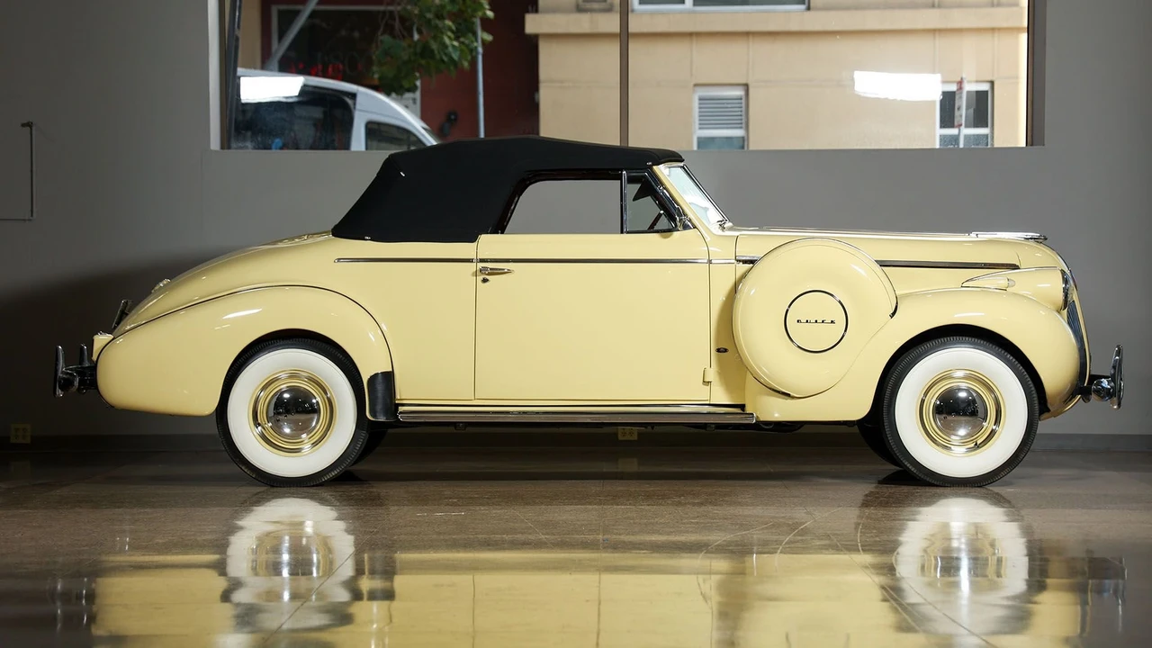 1939 Buick Century - Image 9 of 31