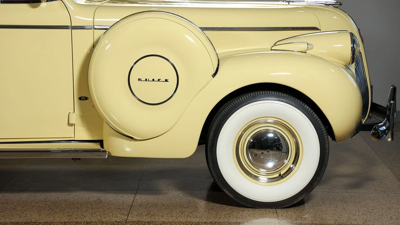 1939 Buick Century - Image 17 of 31