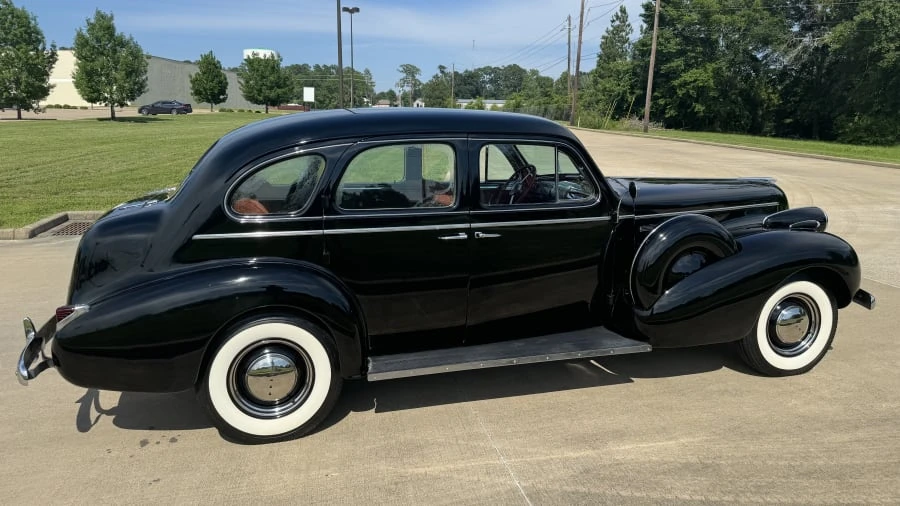 1939 Buick Roadmaster - Image 8 of 11