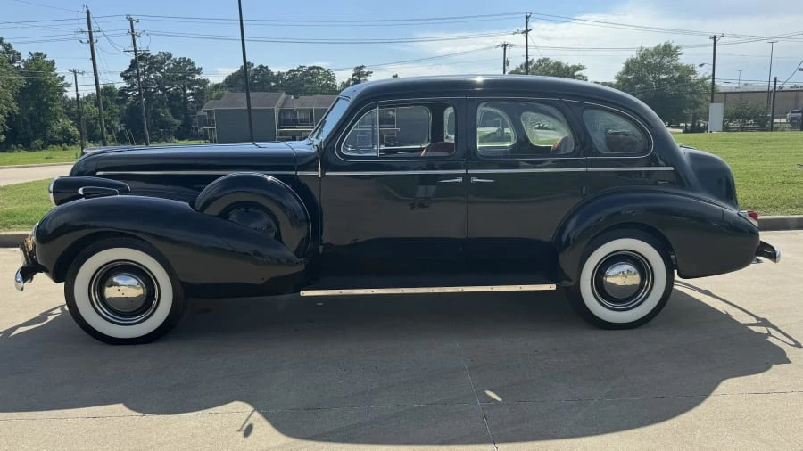 1939 Buick Roadmaster - Image 2 of 11