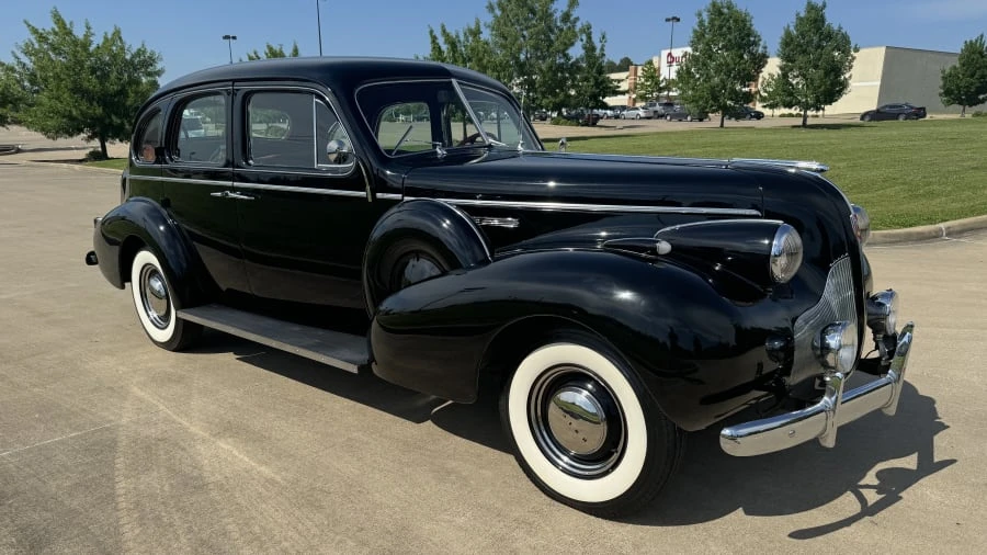 1939 Buick Roadmaster - Image 6 of 11