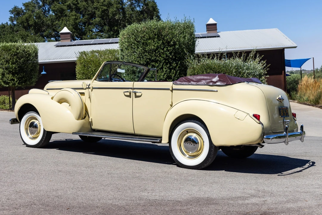 1939 Buick Roadmaster - Image 4 of 31