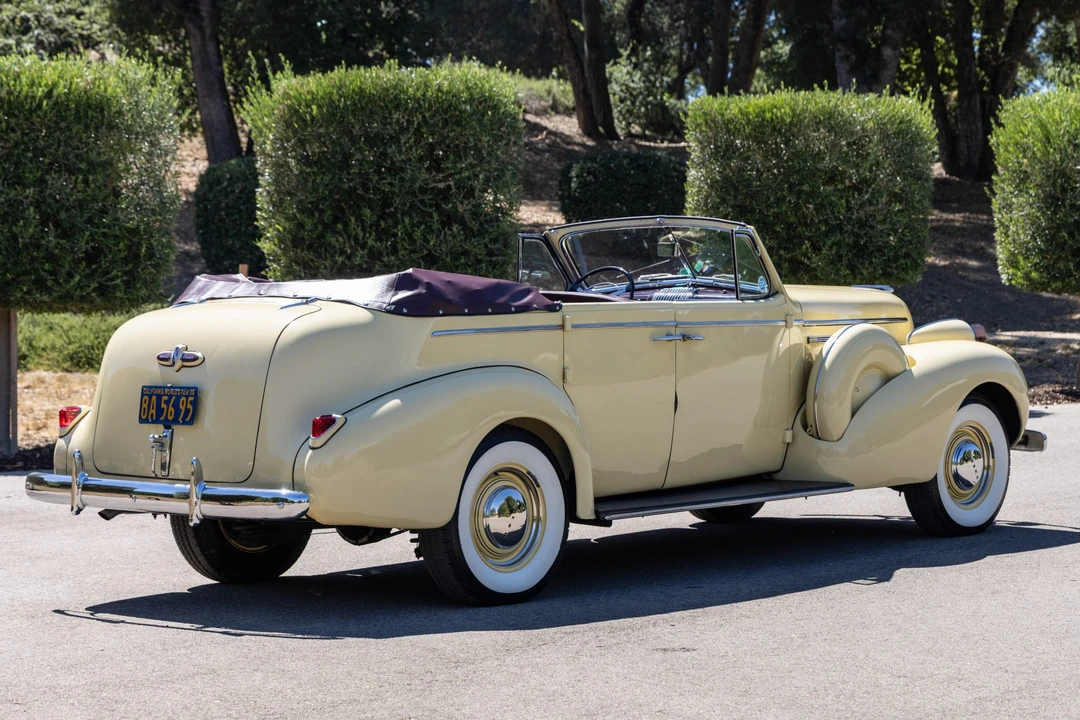 1939 Buick Roadmaster - Image 6 of 31