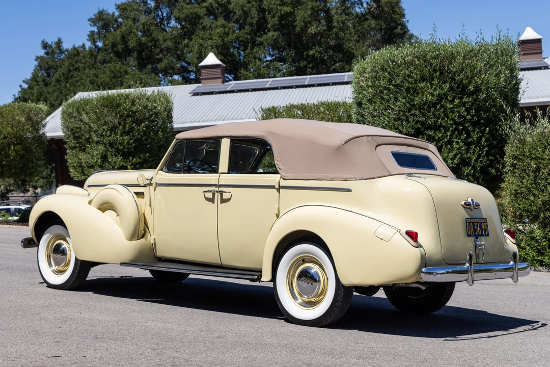 1939 Buick Roadmaster - Image 11 of 31
