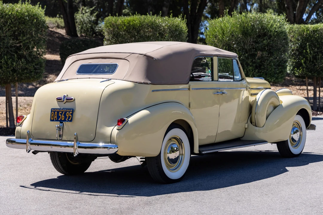 1939 Buick Roadmaster - Image 13 of 31
