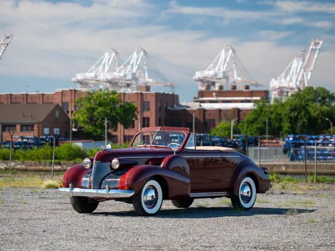 1939 Cadillac Series 61 Convertible Coupe by Fisher