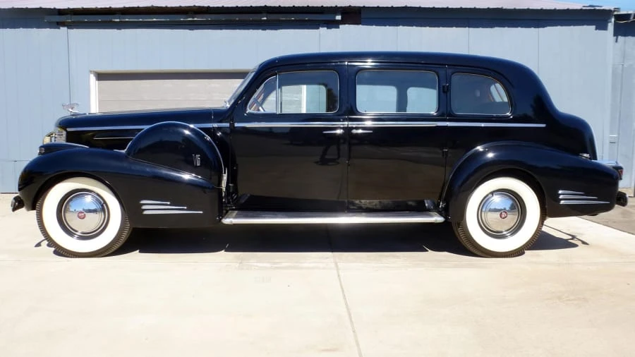 1939 Cadillac Series 70 & 75 - Image 2 of 11
