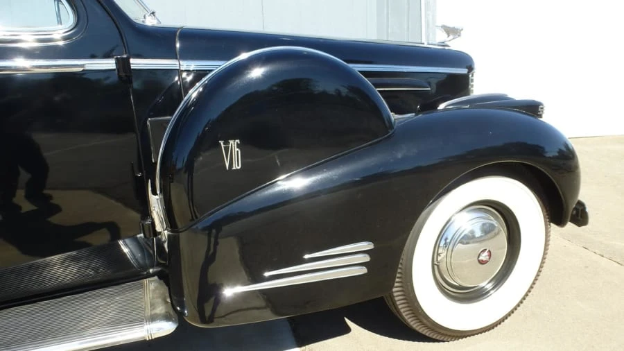 1939 Cadillac Series 70 & 75 - Image 9 of 11