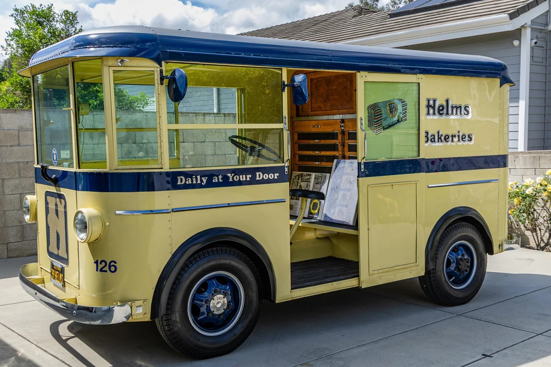1939 Twin Coach - Image 2 of 31