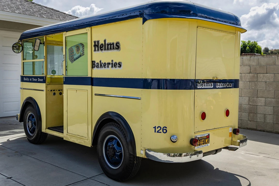 1939 Twin Coach - Image 4 of 31