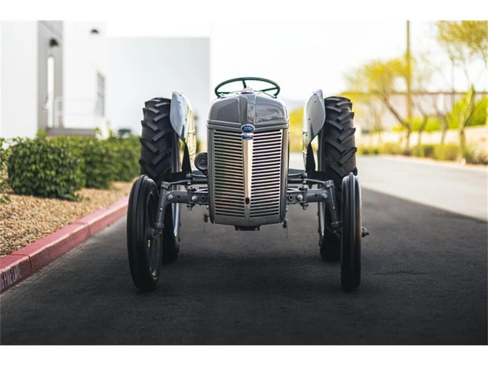 1939 Ford Tractor - Image 2 of 16