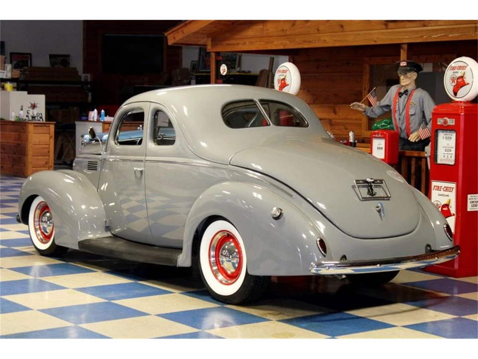 1939 Ford Standard & Deluxe & Super Deluxe - Image 4 of 26