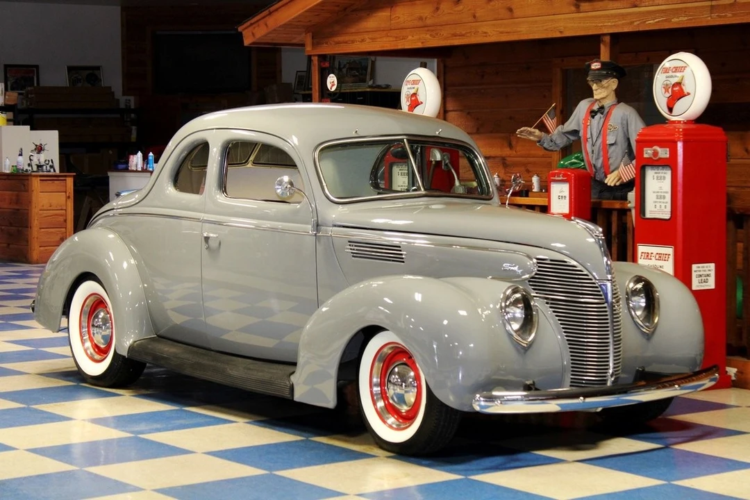 1939 Ford Standard & Deluxe & Super Deluxe - Image 9 of 27