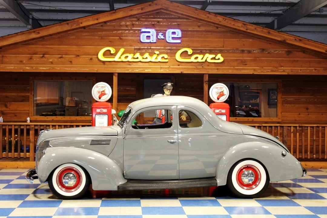 1939 Ford Standard & Deluxe & Super Deluxe - Image 2 of 27
