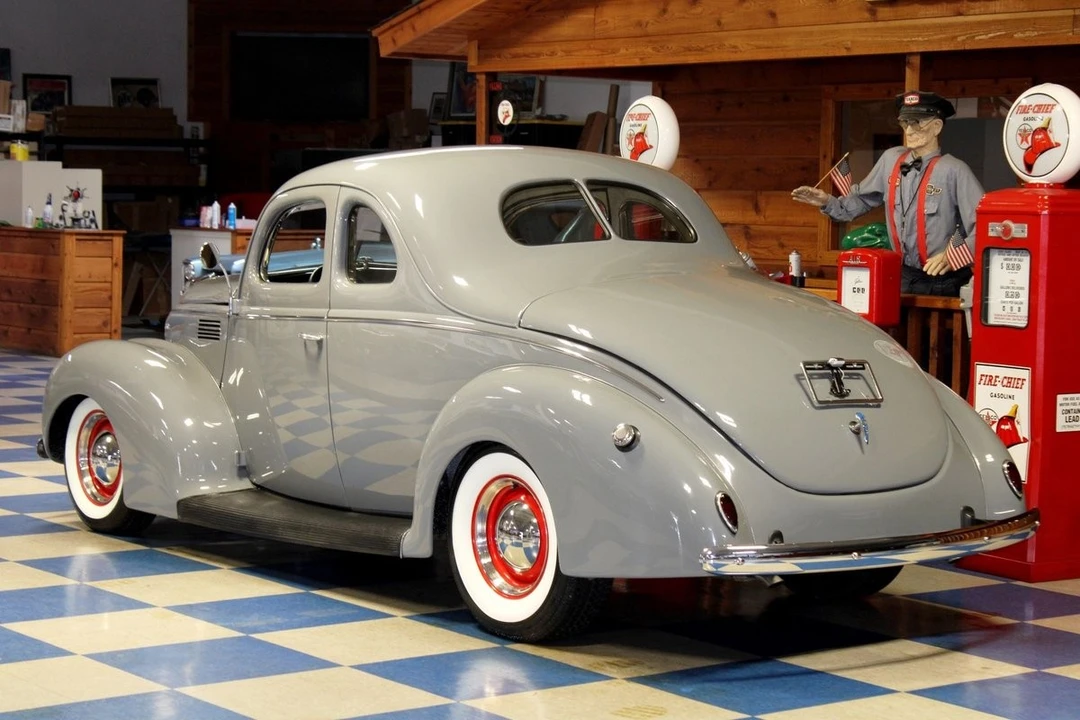 1939 Ford Standard & Deluxe & Super Deluxe - Image 4 of 27