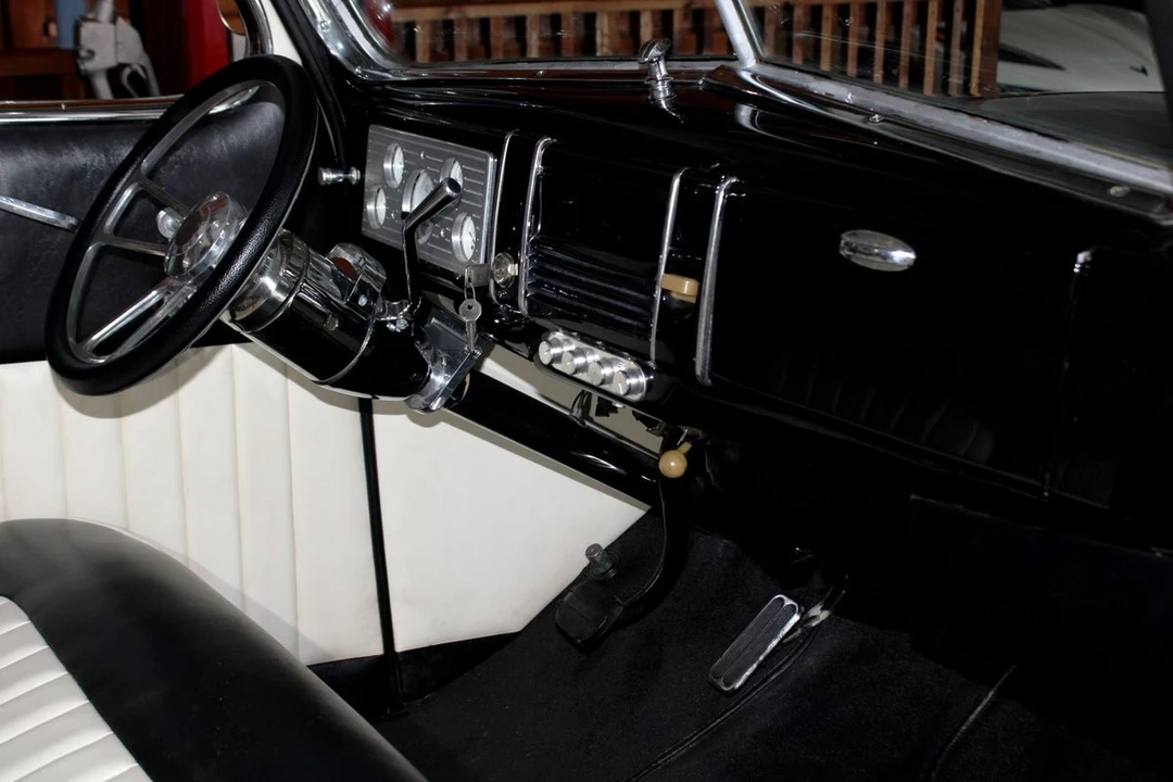 1939 Ford Standard & Deluxe & Super Deluxe - Image 21 of 27