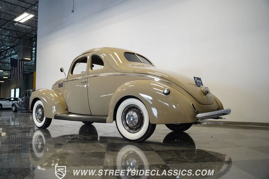 1939 Ford Standard & Deluxe & Super Deluxe - Image 11 of 12