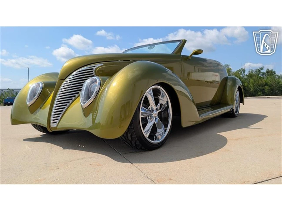1939 Ford Standard & Deluxe & Super Deluxe - Image 4 of 31