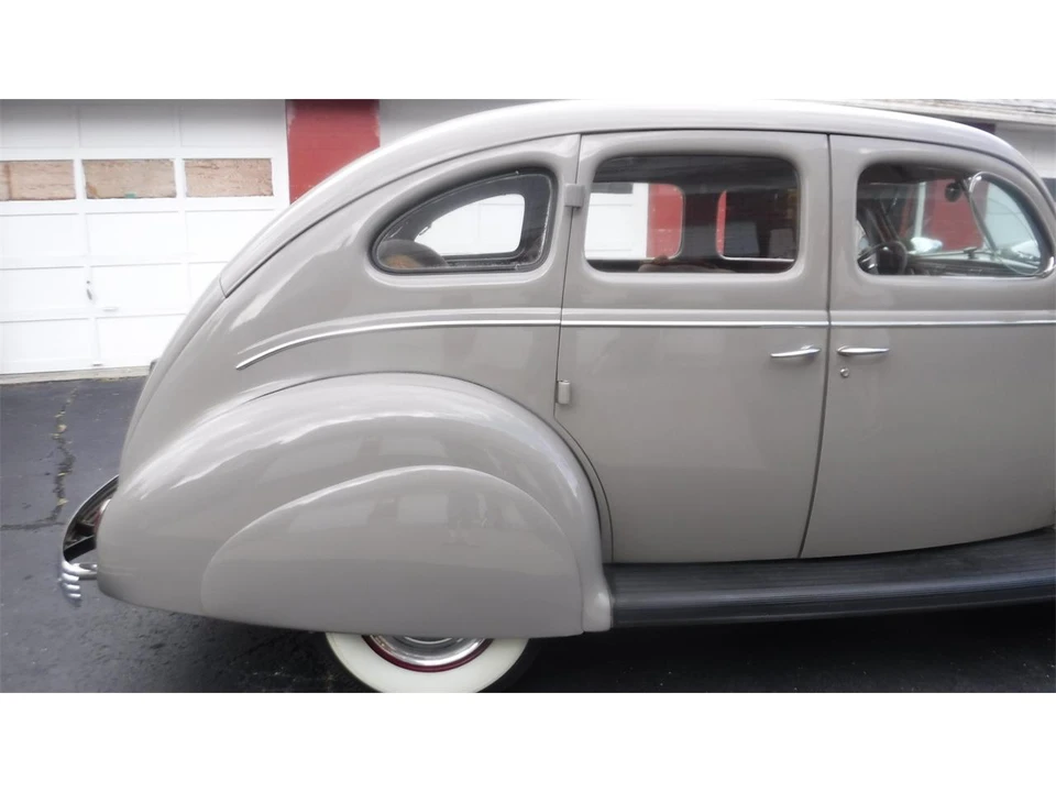 1939 Ford Standard & Deluxe & Super Deluxe - Image 16 of 31
