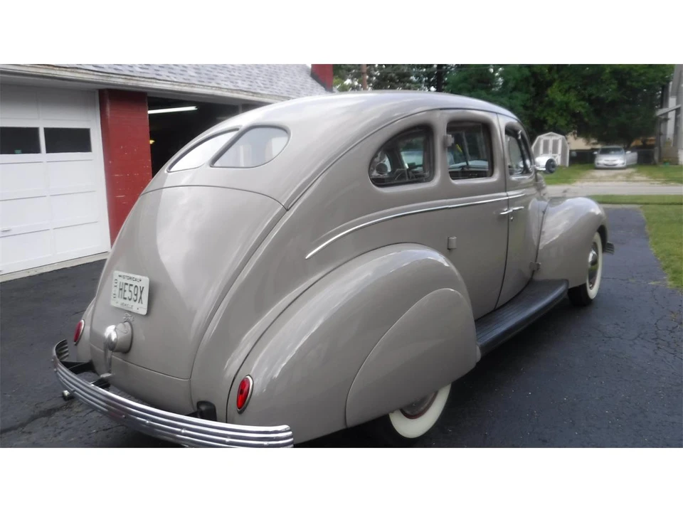 1939 Ford Standard & Deluxe & Super Deluxe - Image 2 of 31