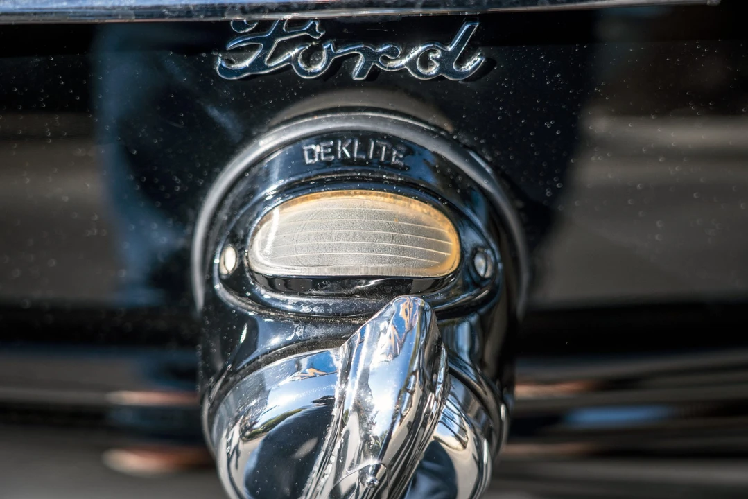 1939 Ford Standard & Deluxe & Super Deluxe - Image 30 of 31