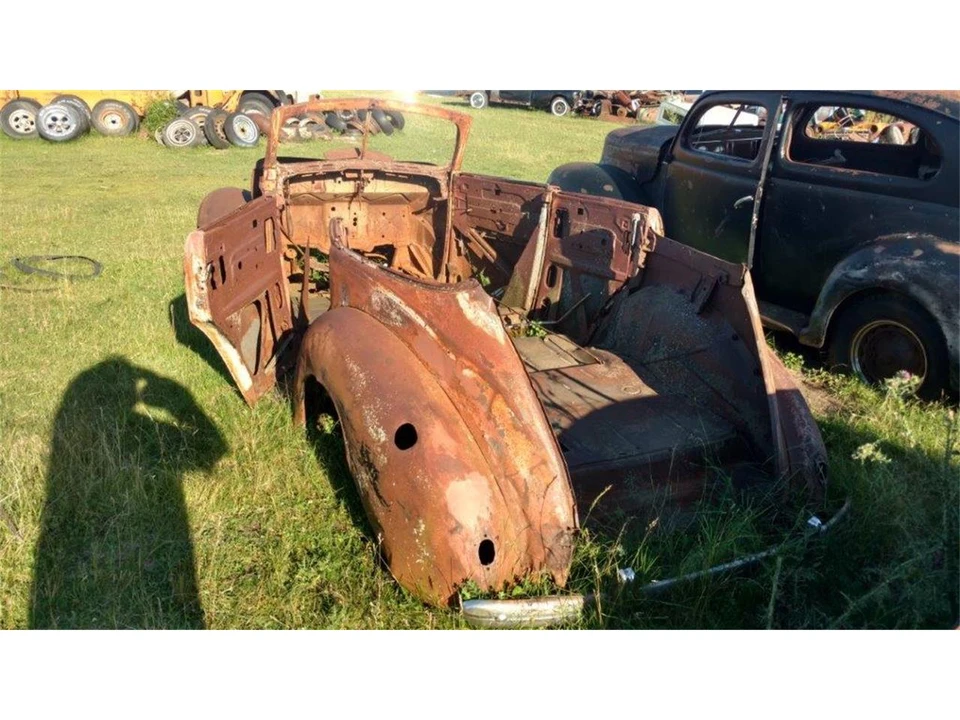 1939 Ford Standard & Deluxe & Super Deluxe - Image 4 of 10