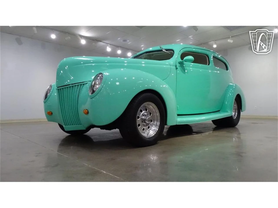 1939 Ford Standard & Deluxe & Super Deluxe - Image 4 of 31