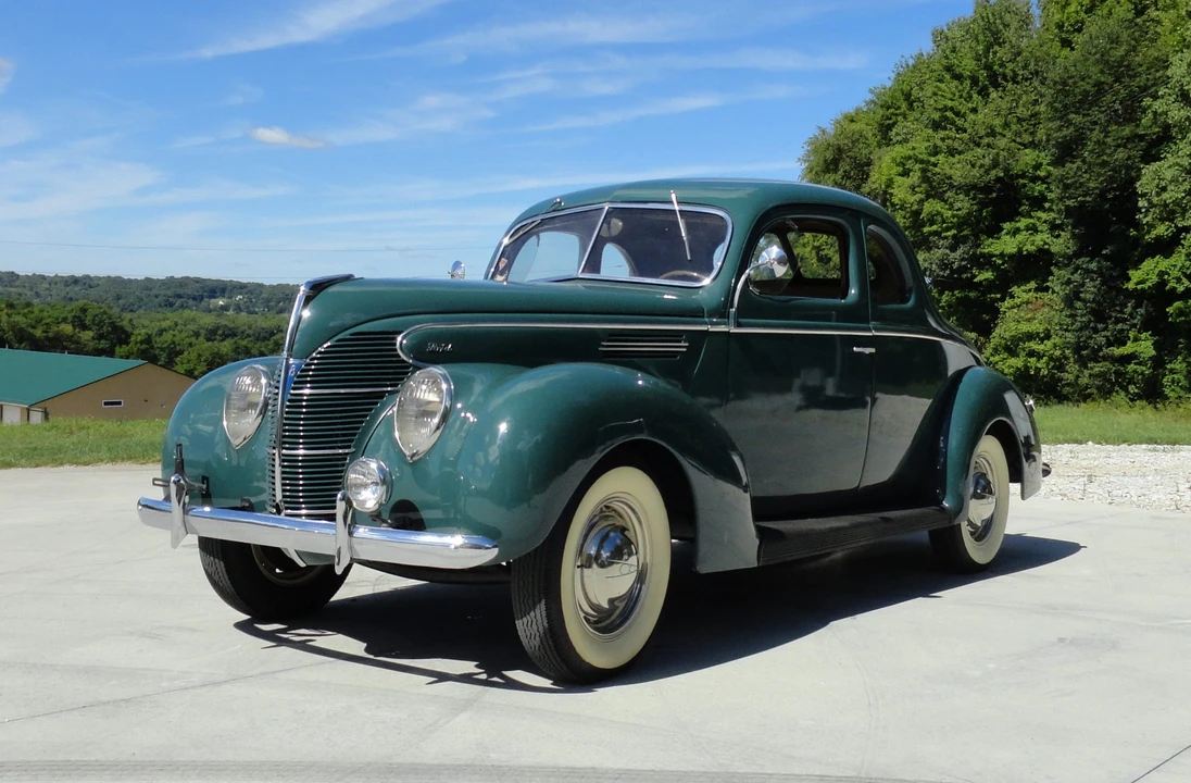 1939 Ford Standard & Deluxe & Super Deluxe - Image 4 of 31