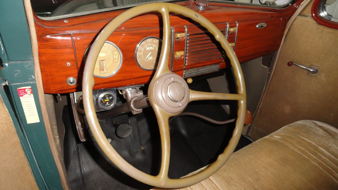 1939 Ford Standard & Deluxe & Super Deluxe - Image 25 of 31