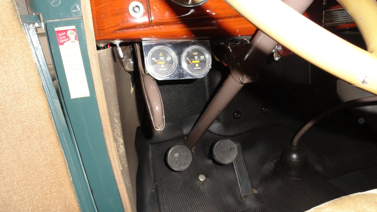 1939 Ford Standard & Deluxe & Super Deluxe - Image 28 of 31