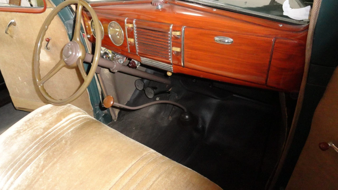 1939 Ford Standard & Deluxe & Super Deluxe - Image 30 of 31