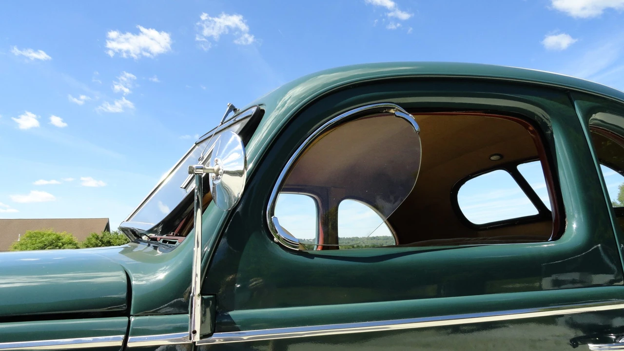 1939 Ford Standard & Deluxe & Super Deluxe - Image 17 of 31