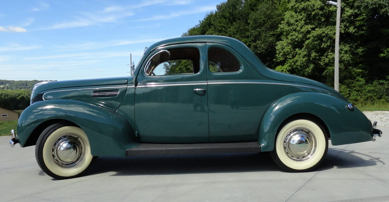 1939 Ford Standard & Deluxe & Super Deluxe - Image 2 of 31
