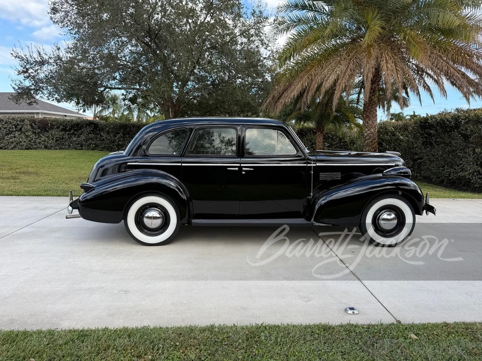 1939 Pontiac - Image 8 of 10