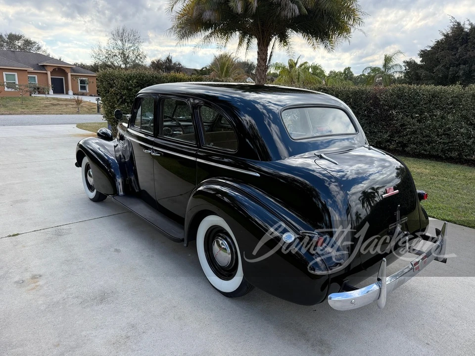 1939 Pontiac - Image 2 of 10