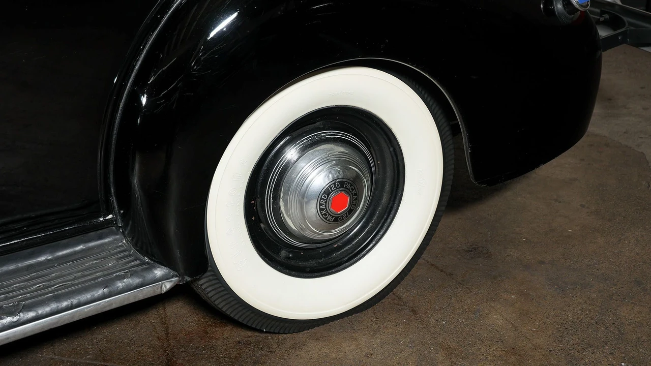 1939 Packard - Image 24 of 31