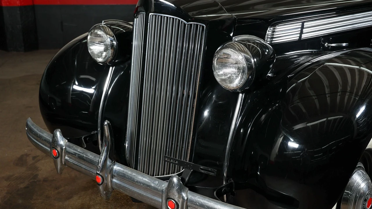 1939 Packard - Image 8 of 31