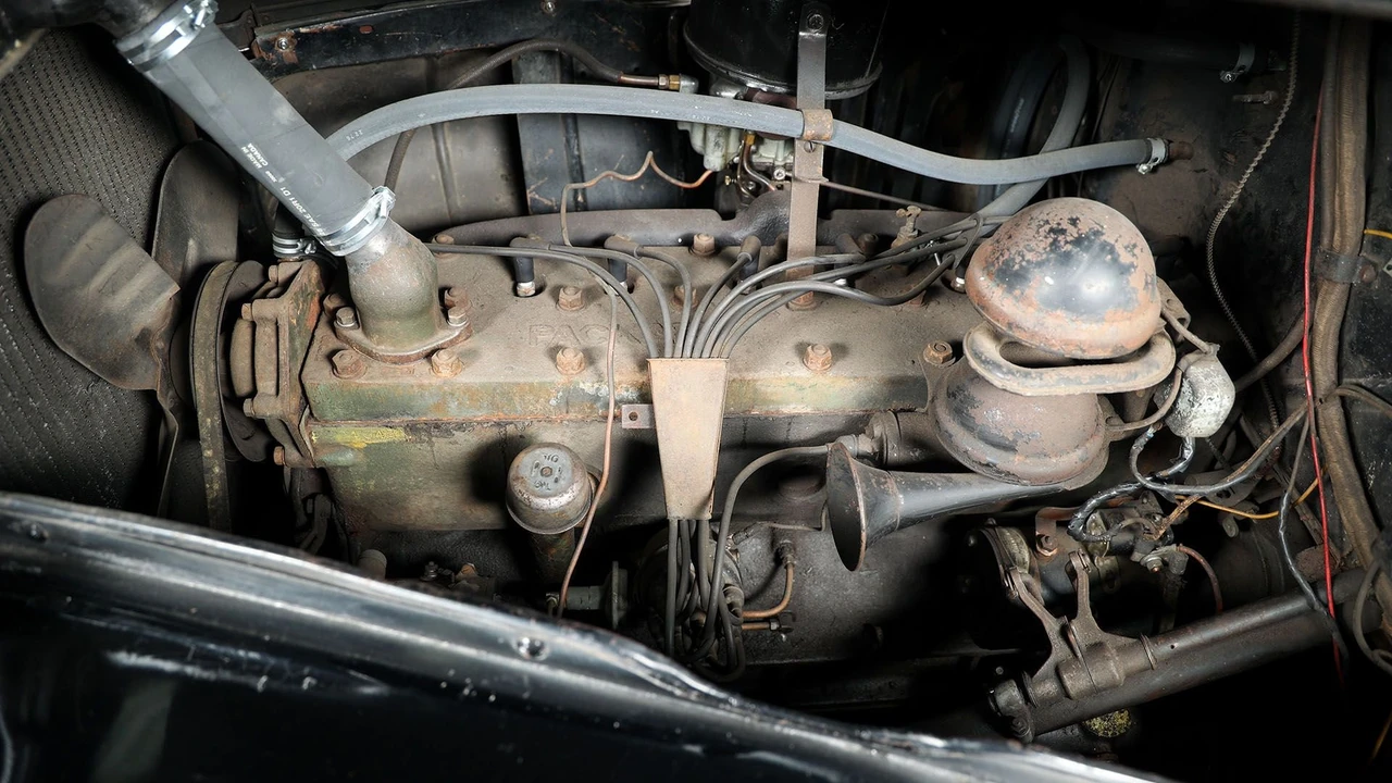 1939 Packard - Image 3 of 31