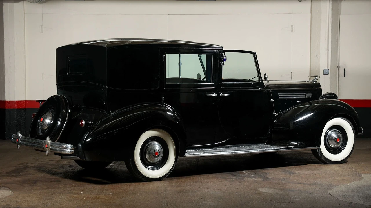 1939 Packard - Image 2 of 31