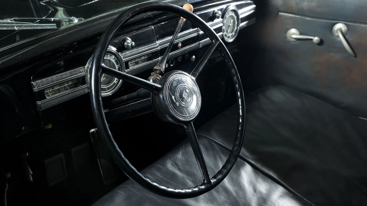 1939 Packard - Image 5 of 31