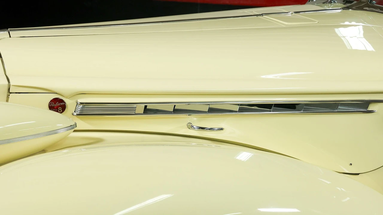 1939 Packard - Image 16 of 31